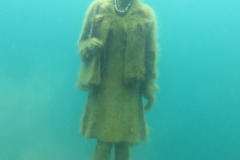 Figur 4 Frau mit Kette (4)
